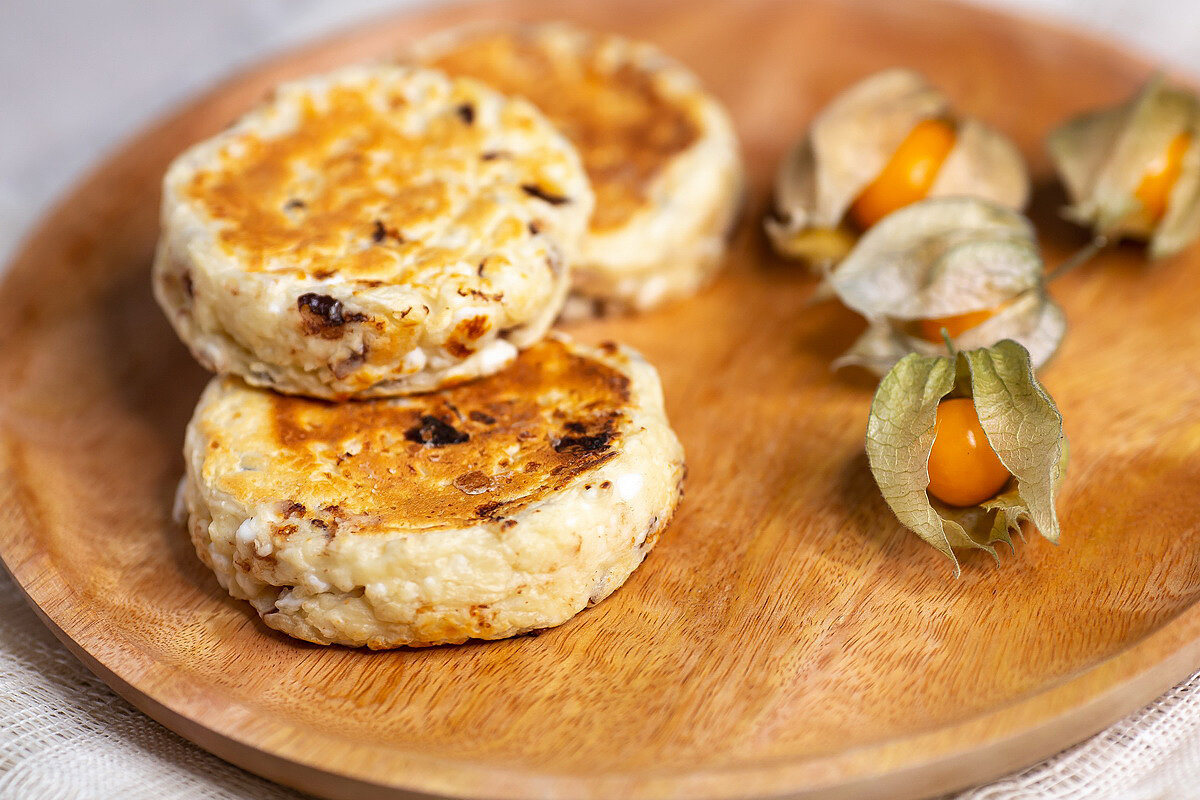 Вариант подачи творожно-овсяных сырников