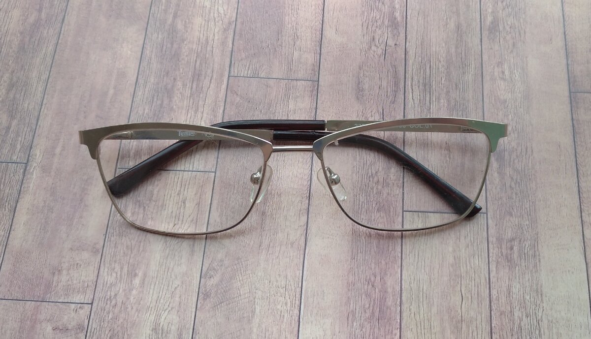 вот такие простенькие очки  купила, пользуюсь каждый день