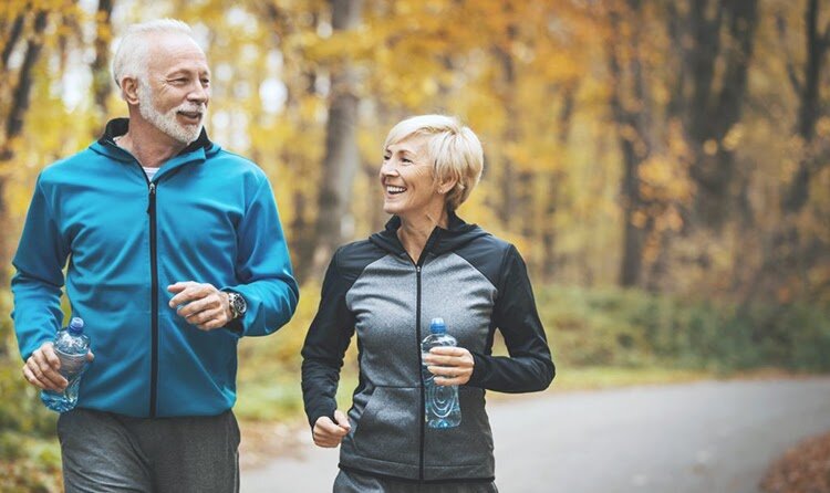 Имплантация зубов НЕ запрещает физическую активность! Протезирование на имплантах, напротив, позволяет вам вернуться к полноценной и активной жизни! Фото: Яндекс.Картинки.