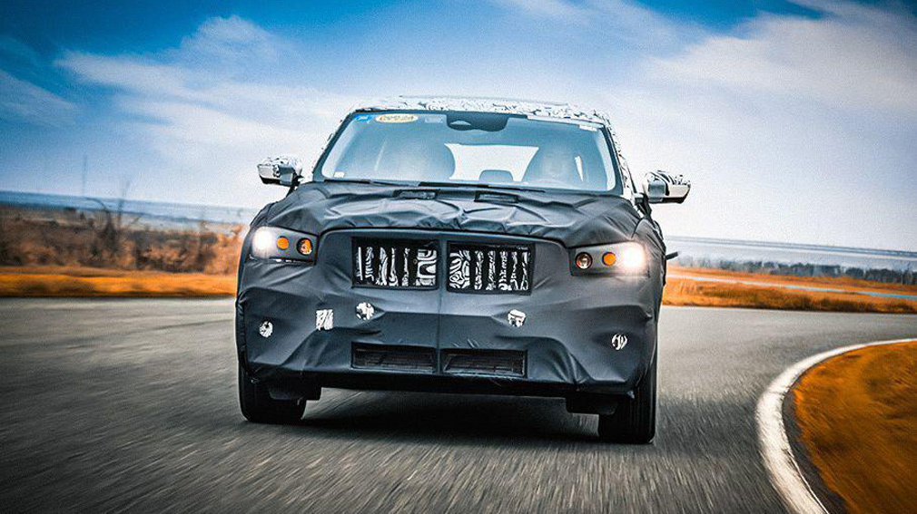 прототип Geely KX11 во время дорожных испытаний