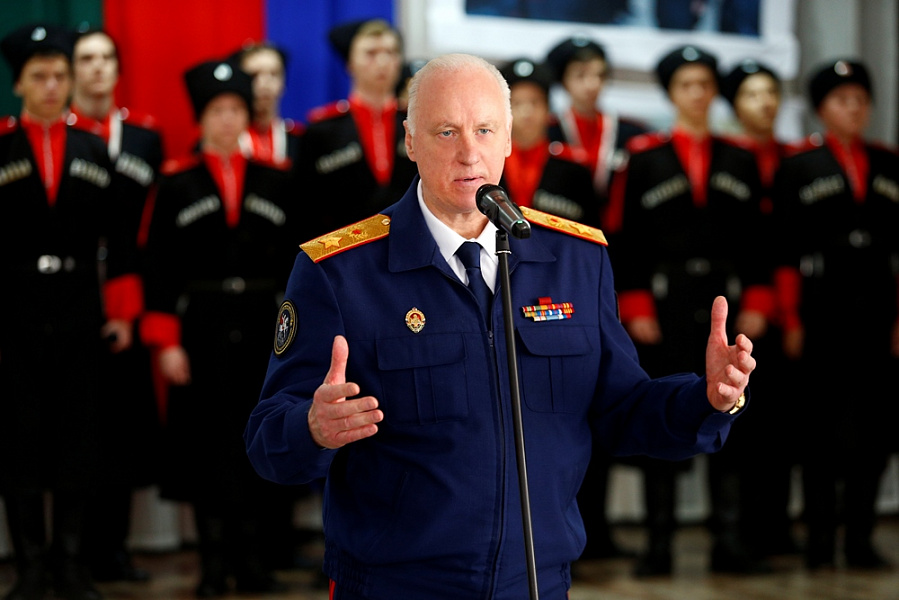 Глава Следственного комитета России Быстрыкин рассказывает кадетам о важности изучать дело следствия за подследственными в следственных делах следователей. Фото с https://admkrai.krasnodar.ru/