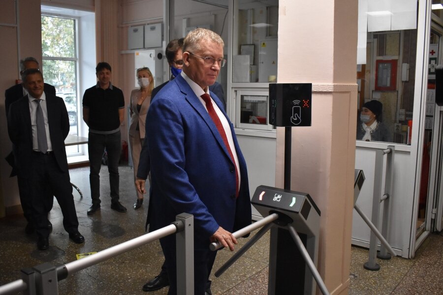 Презентация "электронного стража". Фото Надежды Юшиной.