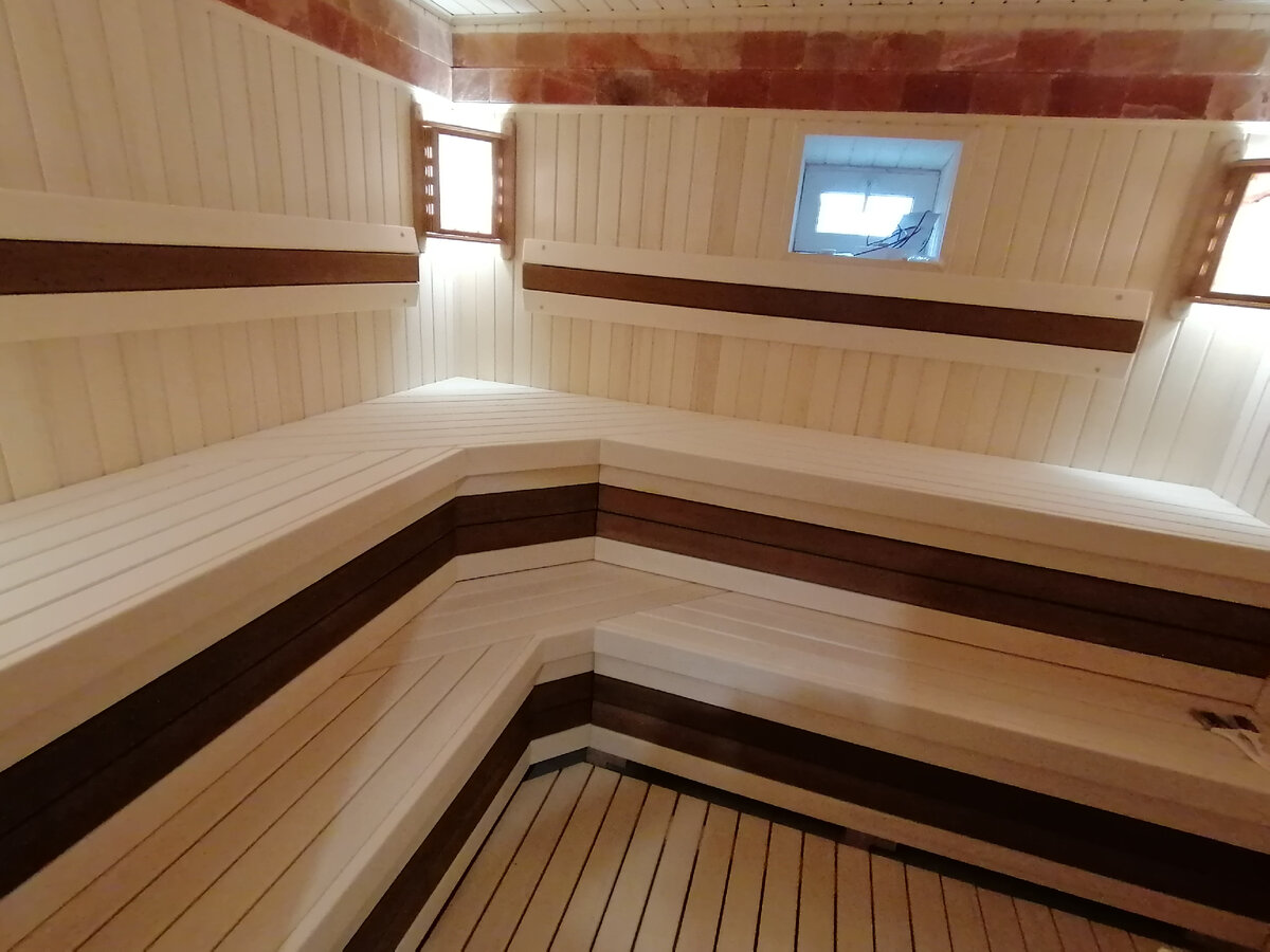 Липа мало подвержена короблению и растрескиванию, поэтому отлично подходит для парной. 