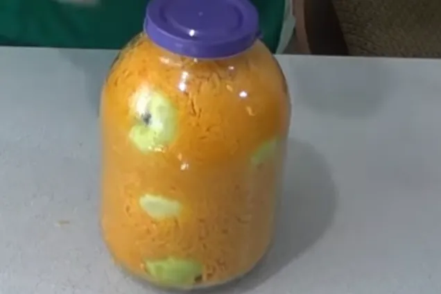 Моченые яблоки в тыкве 