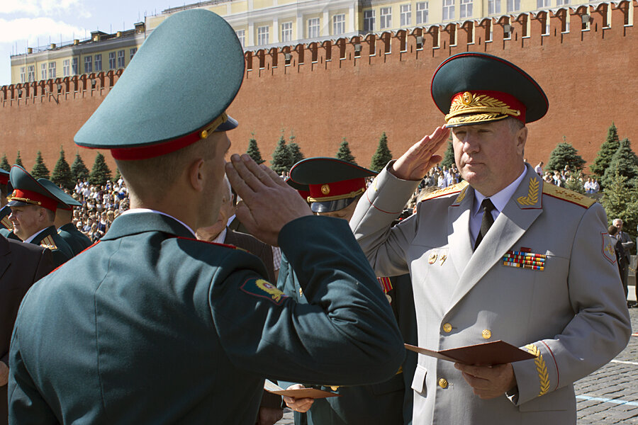 Отдание воинского приветствия фото