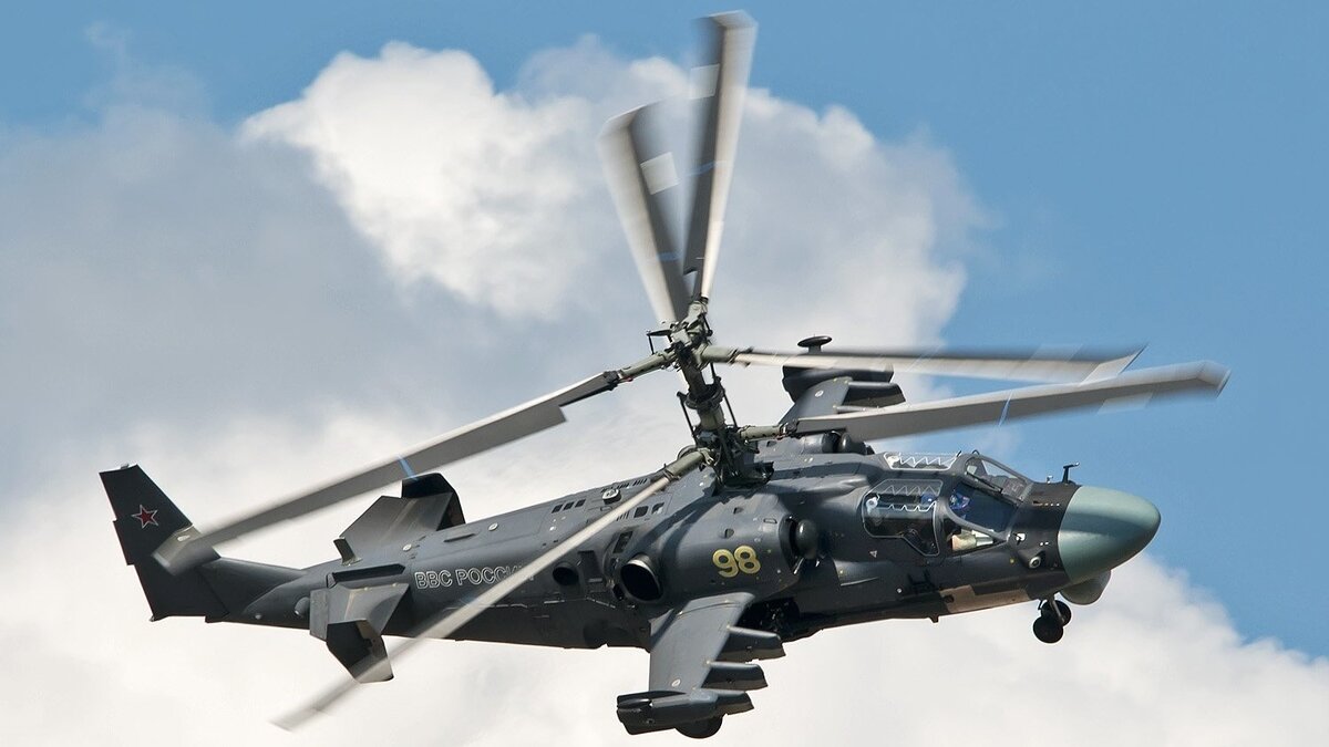 Российский боевой ударный вертолет Ка-52 "Аллигатор". Взято из Яндекс-картинок