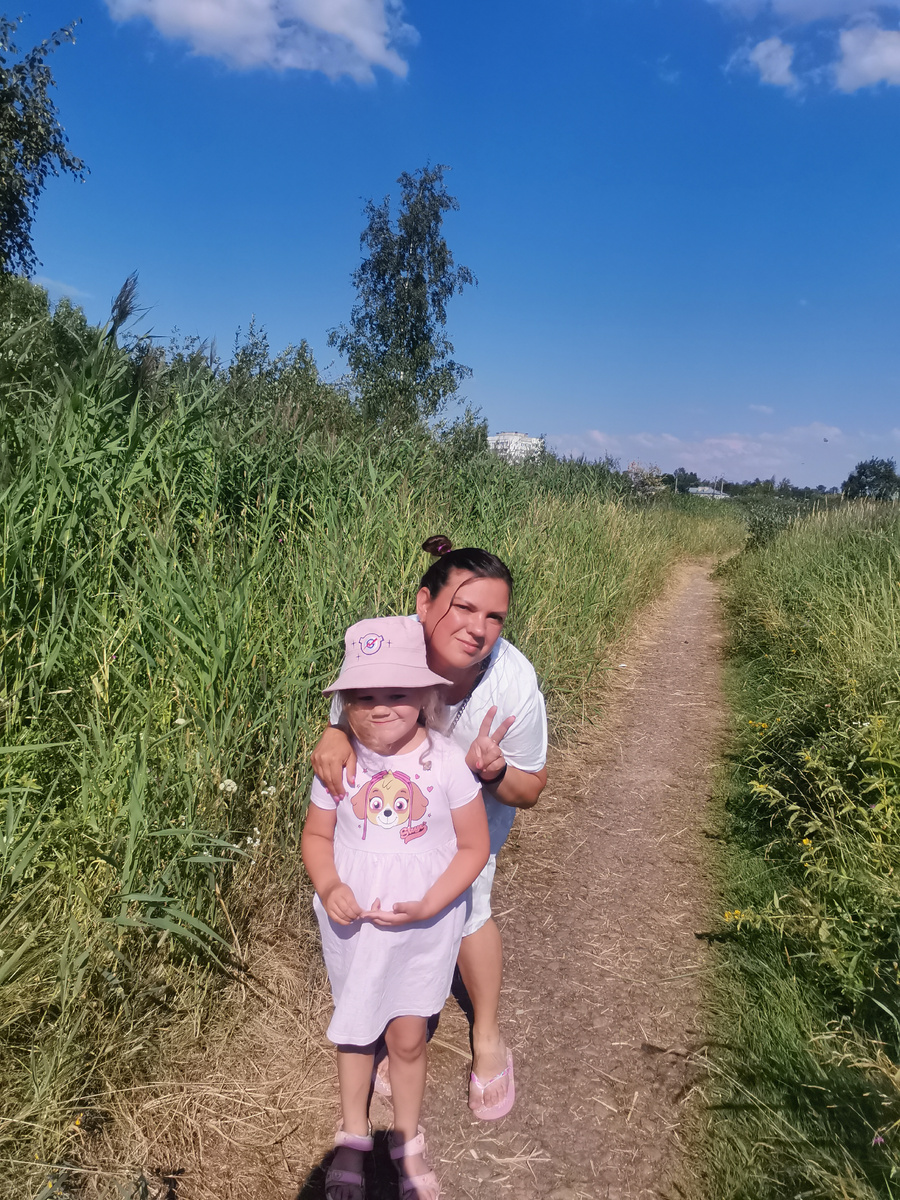 Лето 2021г.фото автора с дочкой. 78 кг. 