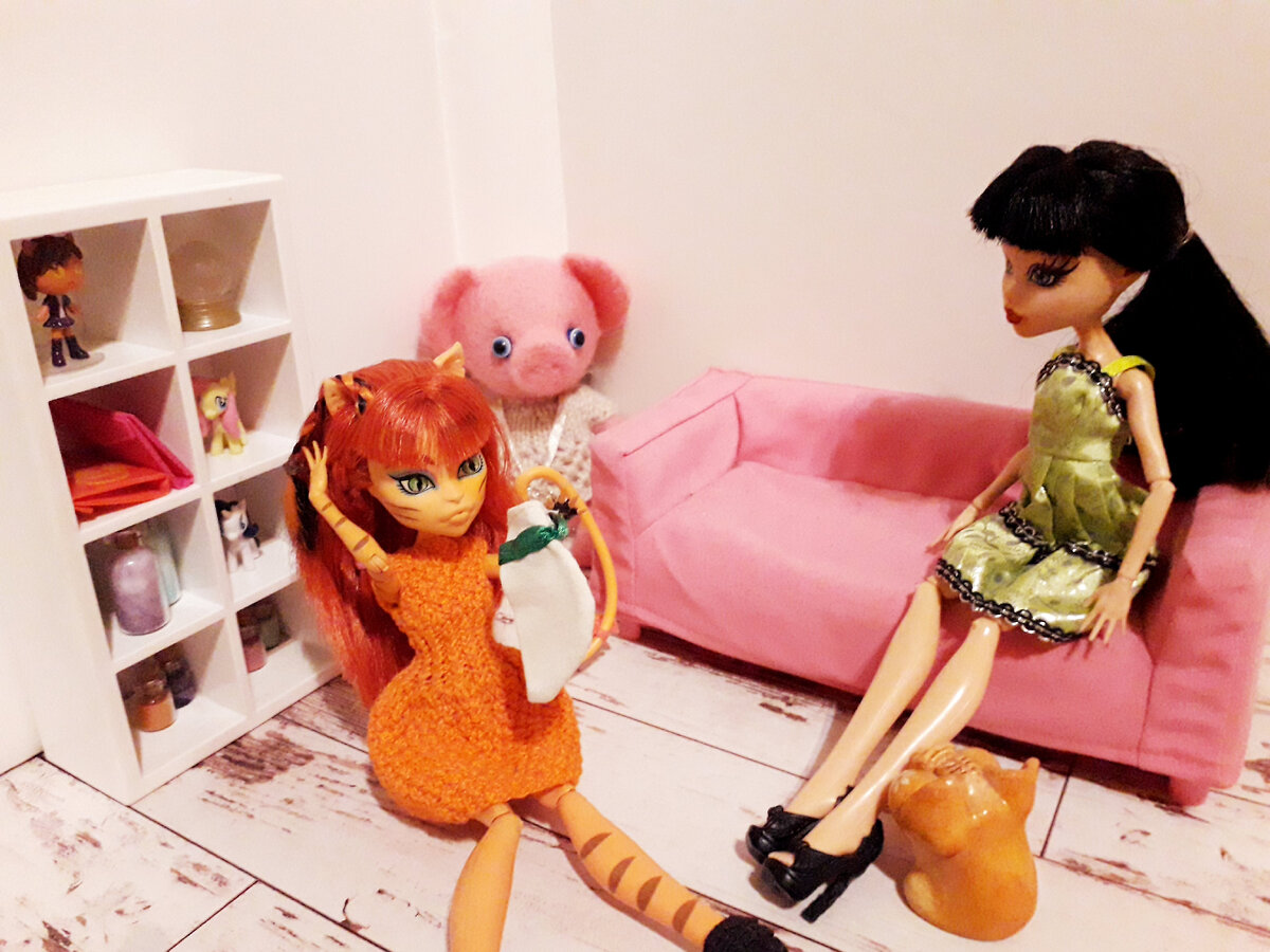 Как носок оказался в мастерской? Волшебство или проделки поросенка?