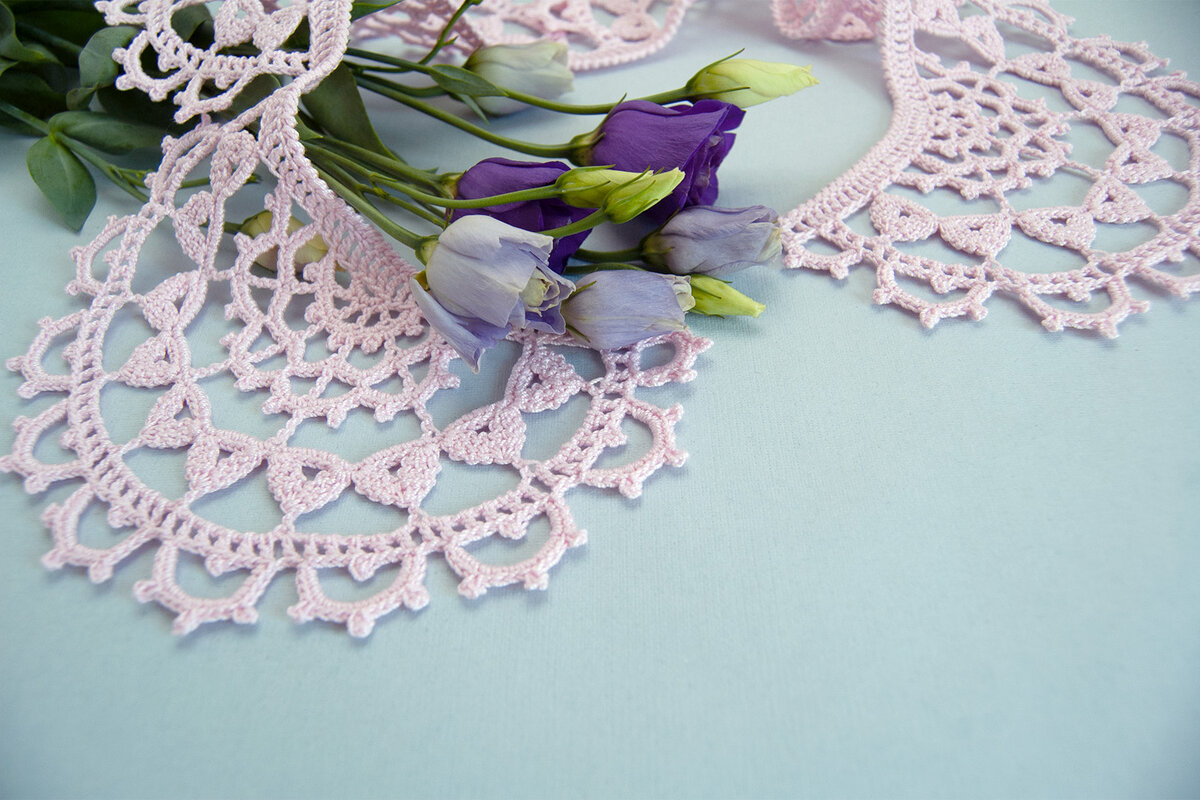 Воротничок крючком в технике ретичелло.