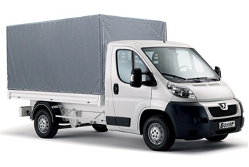 Промтоварный автофургон. Транспортное средство используется для перевозки товара, который не требователен к окружающим условиям – температуре и влажности. Главные преимущества грузовиков – простота конструкции, легкость и доступная цена. Обшивка подобных моделей выполнена из оцинкованной стали – материал имеет высокие эксплуатационные показатели. Peugeot Boxer — коммерческий фургон, разработан бюро-дизайна «Fiat Centro Stile». Выпускается совместным предприятием СП Sevel SpA, созданного в 1978 году итальянской «Fiat Group» и французской «PSA Peugeot Citroën».