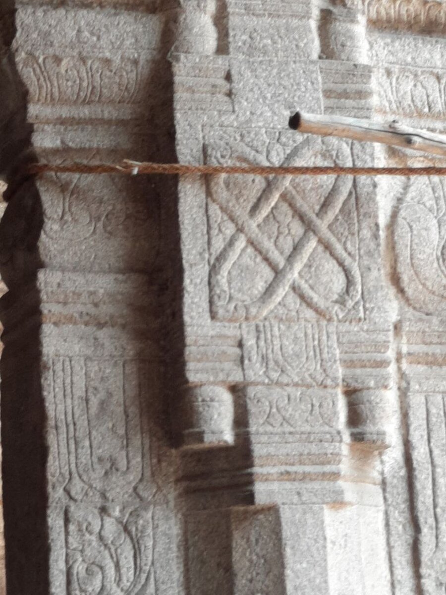 Часть орнамента в древнеиндийском храме: КРЕСТ