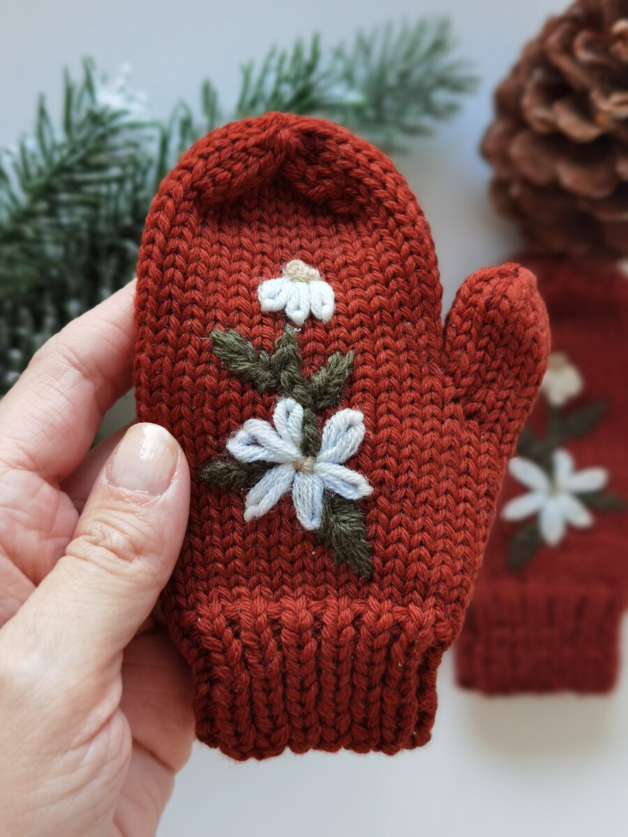 На фото цветы вышиты методом петля вприкреп