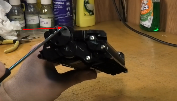 Фото 5. Стрелкой указан флажок сброса сообщения "нет тонера"