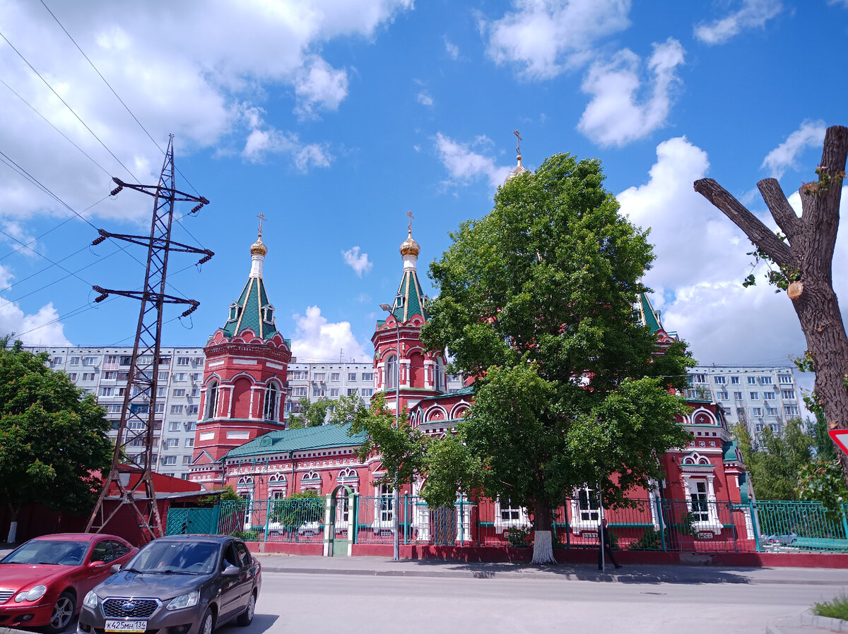 Сколько раз я слышал про этот собор, читал про него, видел его в новостях, но вот побывать там всё никак не получалось. Но в этом году я наконец-то исправил этот недочёт.