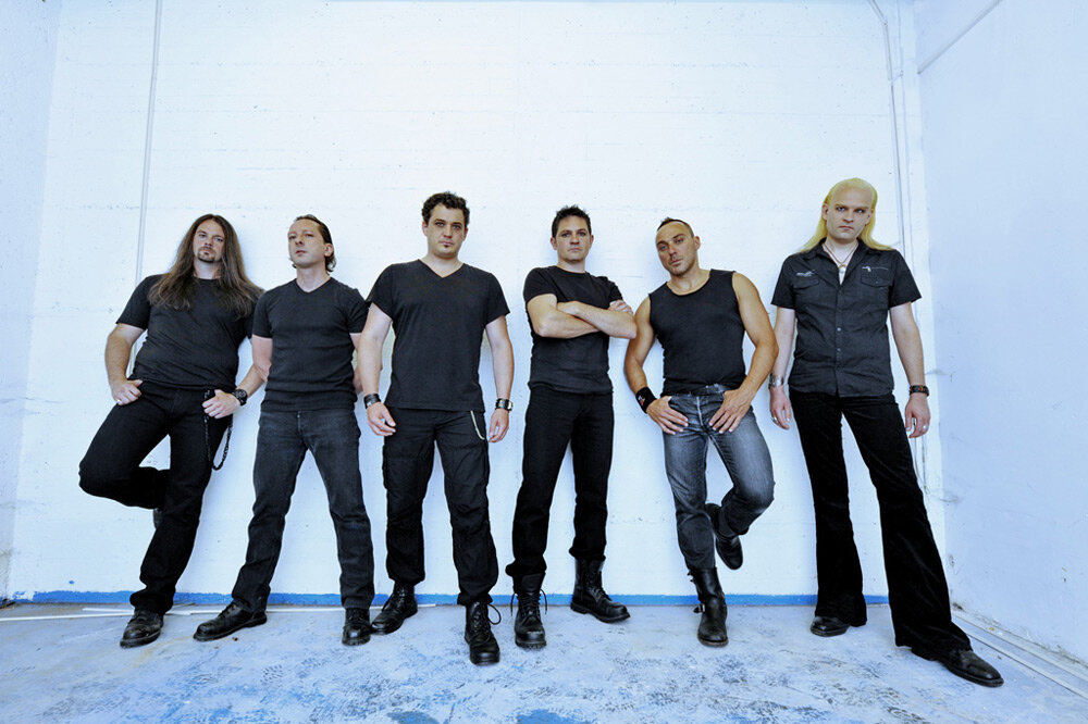 Darkseed в образе команды гастарбайтеров, в ожидании очередного заказа