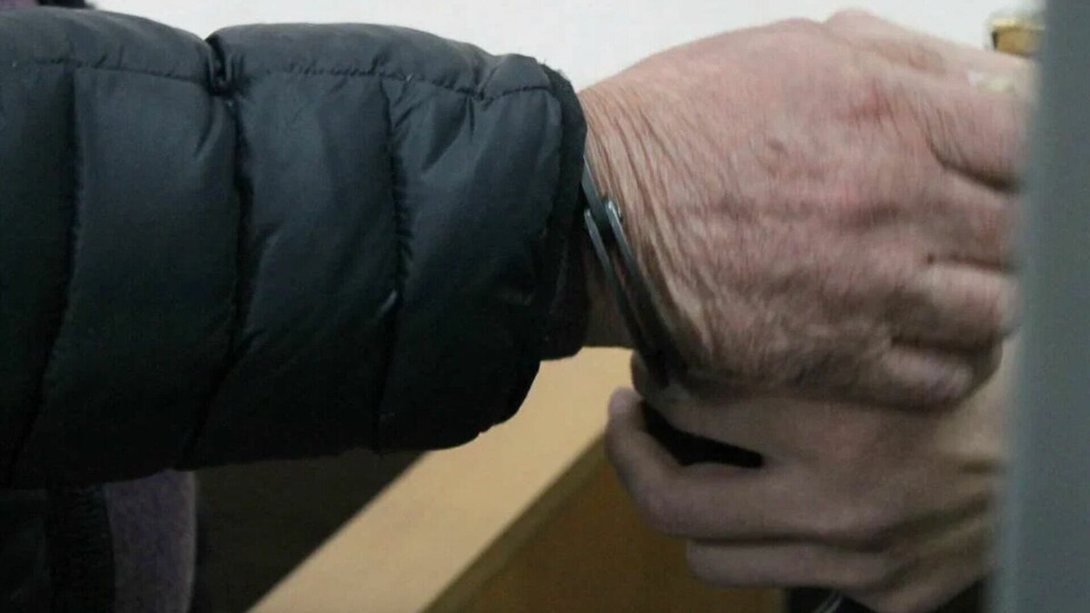     Сотрудники управления ФСБ по Татарстану и отдела по борьбе с экономическими преступлениями МВД по РТ задержали главу Закамского Госстройнадзора Юрия Кулакова. Об этом сообщили в пресс-службе правоохранительного ведомства.