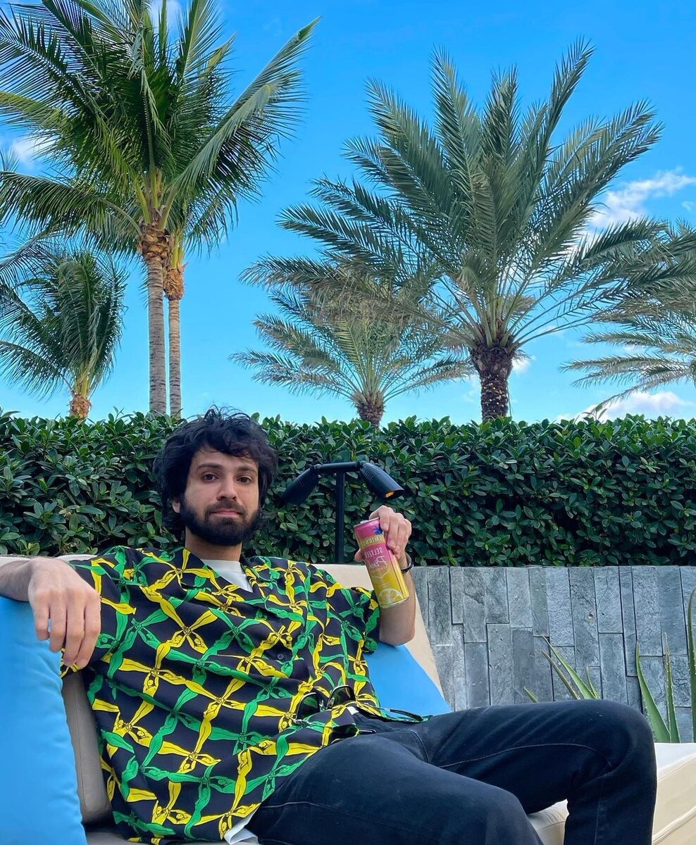 Вот так сейчас выглядит "Лось" из фильма "Шаг вперед". Фото: @adamsevani
