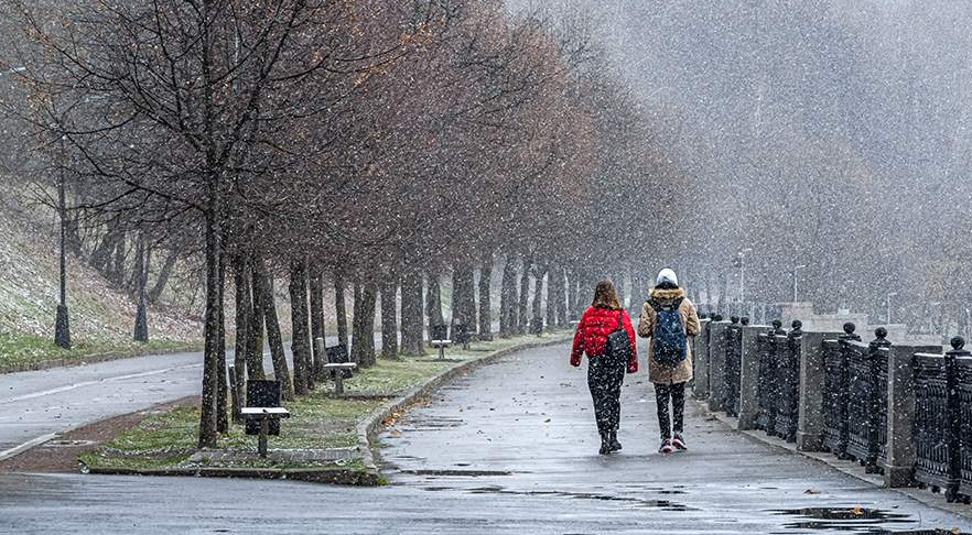 Какого сегодня ноября. Дождь зимой. Москва дождь зимой. Ливневый дождь со снегом. Теплая зима в Москве.