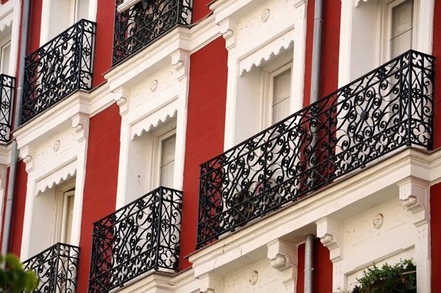    Можно ли выходить на французский балкон?