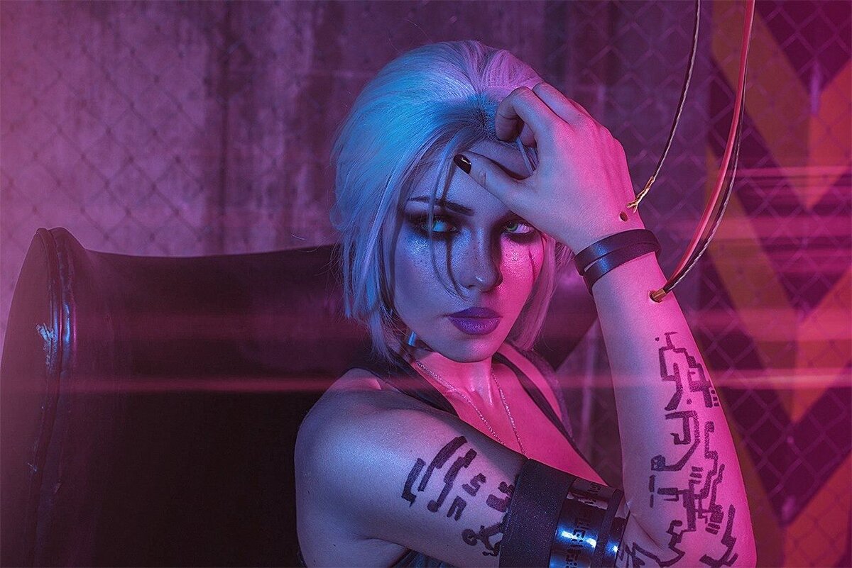 Цири в мире Cyberpunk 2077. Cosplay: Ирина Мейер. Inst: irine_meier