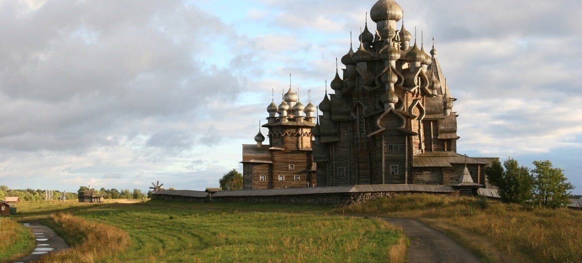 Преображенская Церковь в Кижах снаружи