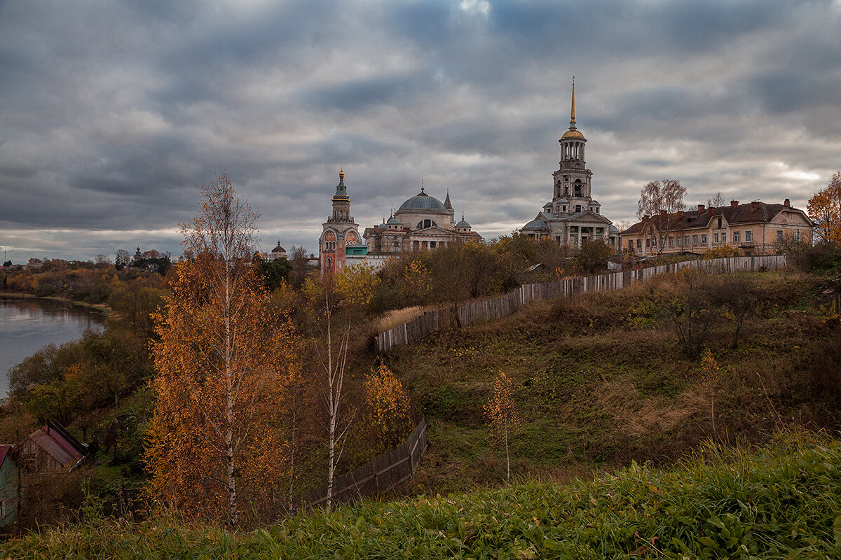 Торжок старица. Торжок Кремль осень.