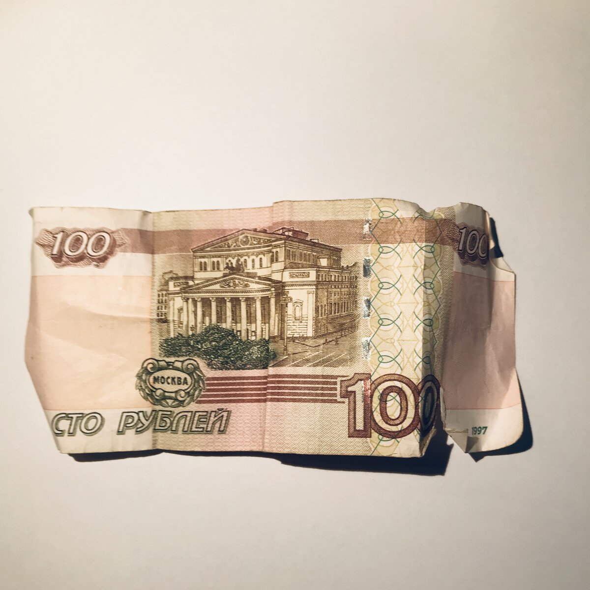 зарплату надо выдавать наличкой