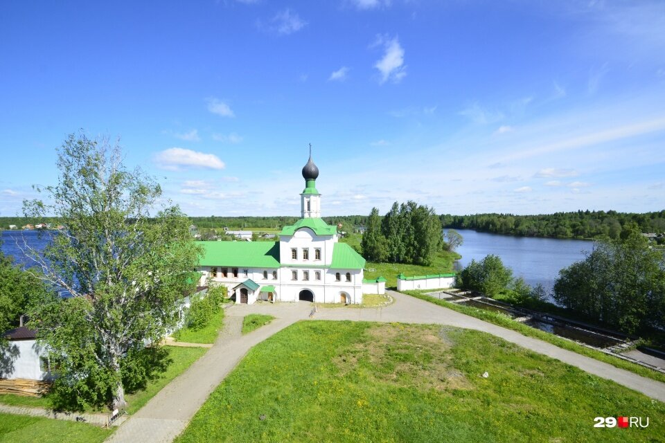 Троица в Троицком Сийском монастыре. Через год ему исполниться 500 лет.