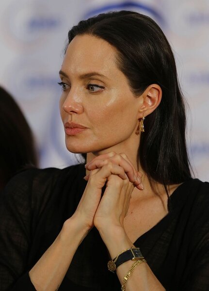 5 секретов стиля Анджелины Джоли, благодаря которым она всегда выглядит женственно и стильно