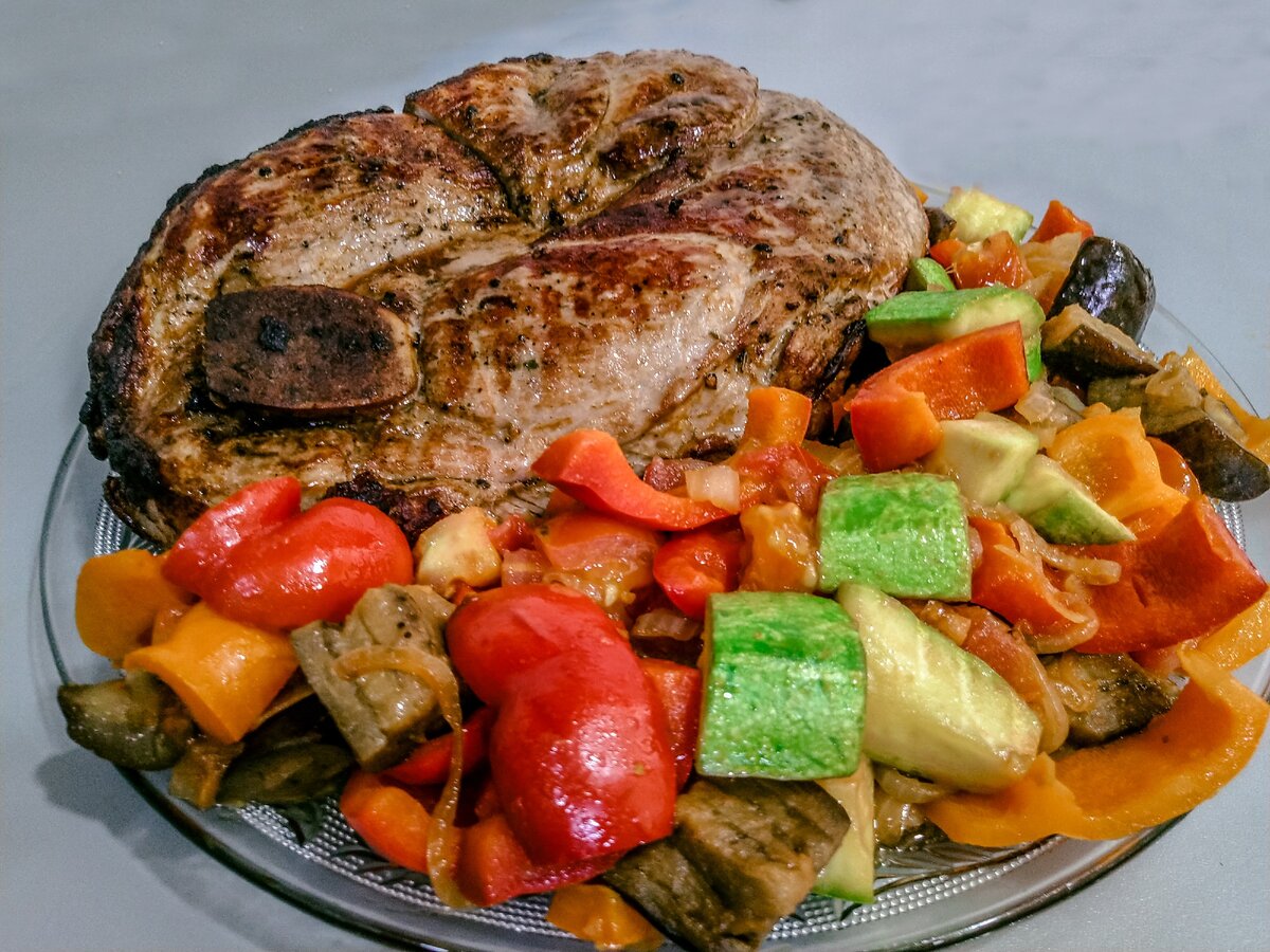 Стейк с овощами