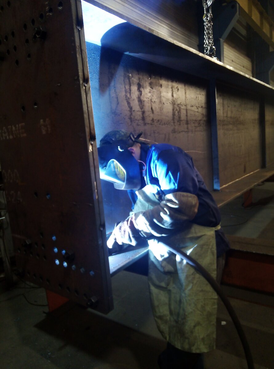 Сварщик - это вредная для здоровья профессия. 