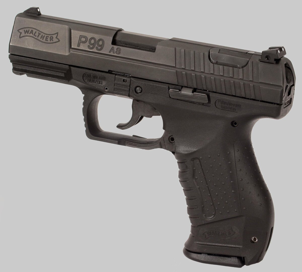 Прототипом в игре стал немецкий пистолет Walther P99