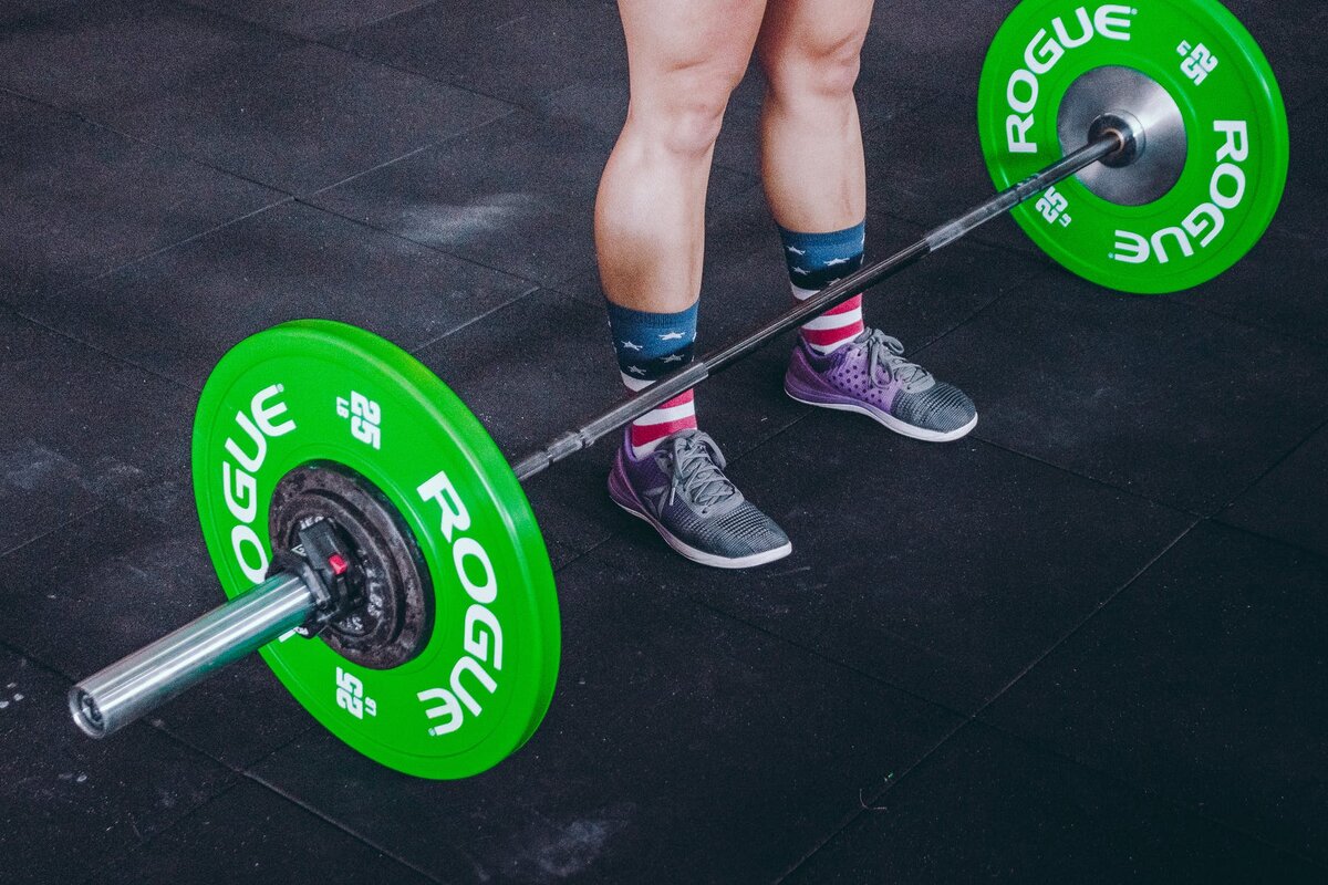 https://www.pexels.com/photo/person-standing-in-front-of-green-and-gray-barbell-1092873/