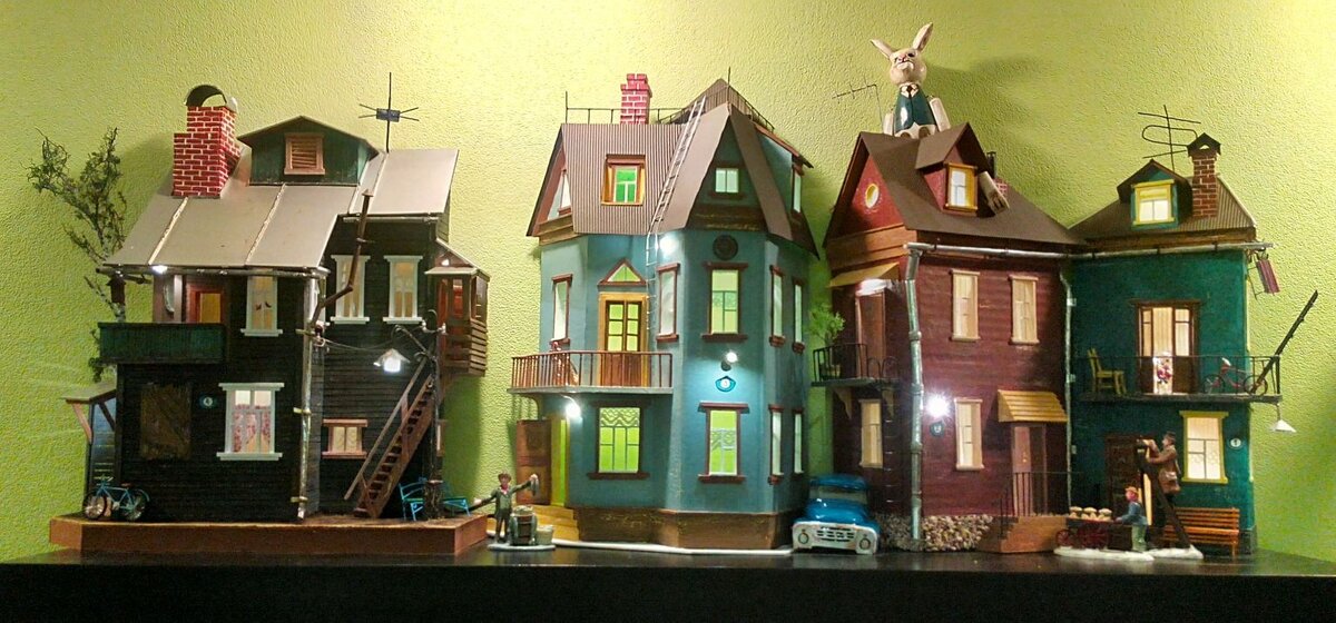 Полка с домиками-фонариками. Фото из личного архива читателей моего канала