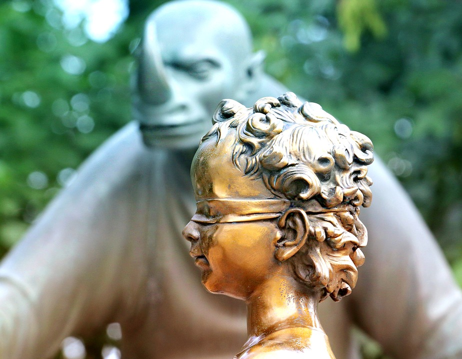 https://cdn.pixabay.com/photo/2016/08/29/14/09/boy-1628357_960_720.jpg
