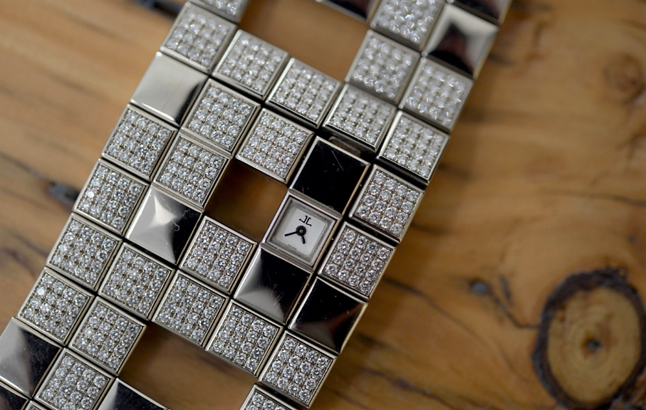 Самые дорогие часы в мире выполнены в форме наручного браслета