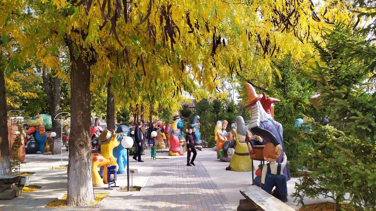 Фотографии в галерее можно листать, сдвигая в сторону