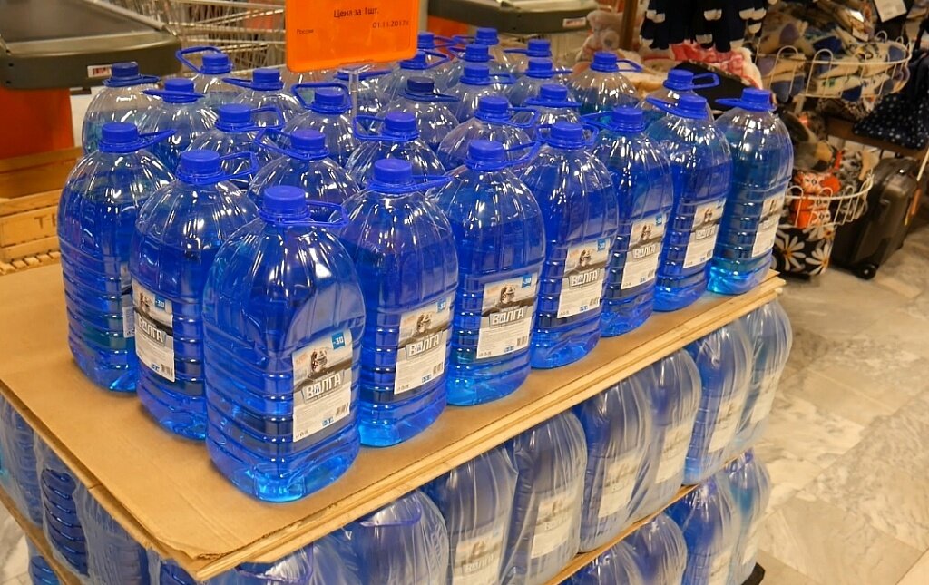Стандартный уголок незамерзайки в магазинах.