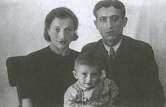 Юрий Айзеншпис с родителями. Фото из общего доступа в сети.