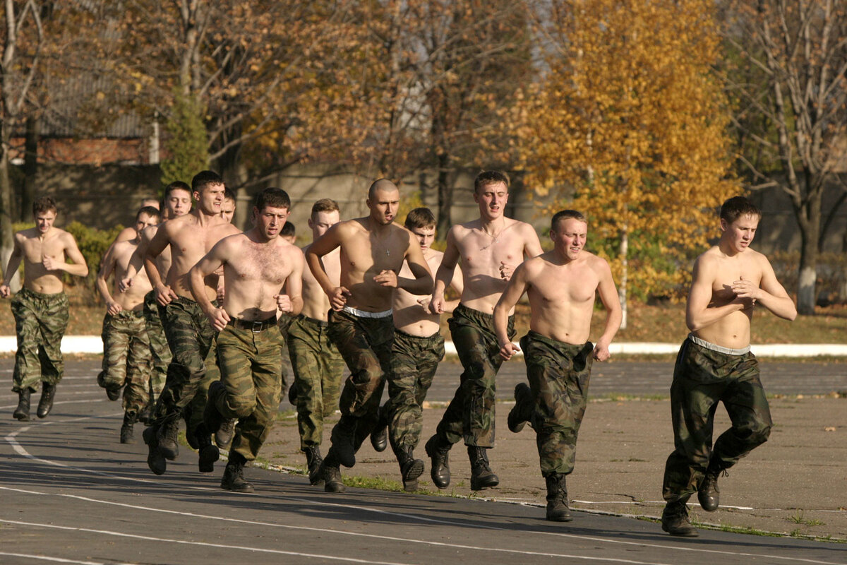 Сейчас форма у бойцов другая, зато бегут хорошо. Источник: Яндекс.Картинки