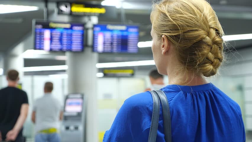 В зале ожидания, фото из поиска