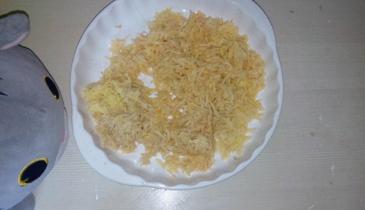  можно использовать для этого мясорубку, так быстрее и красивее)))