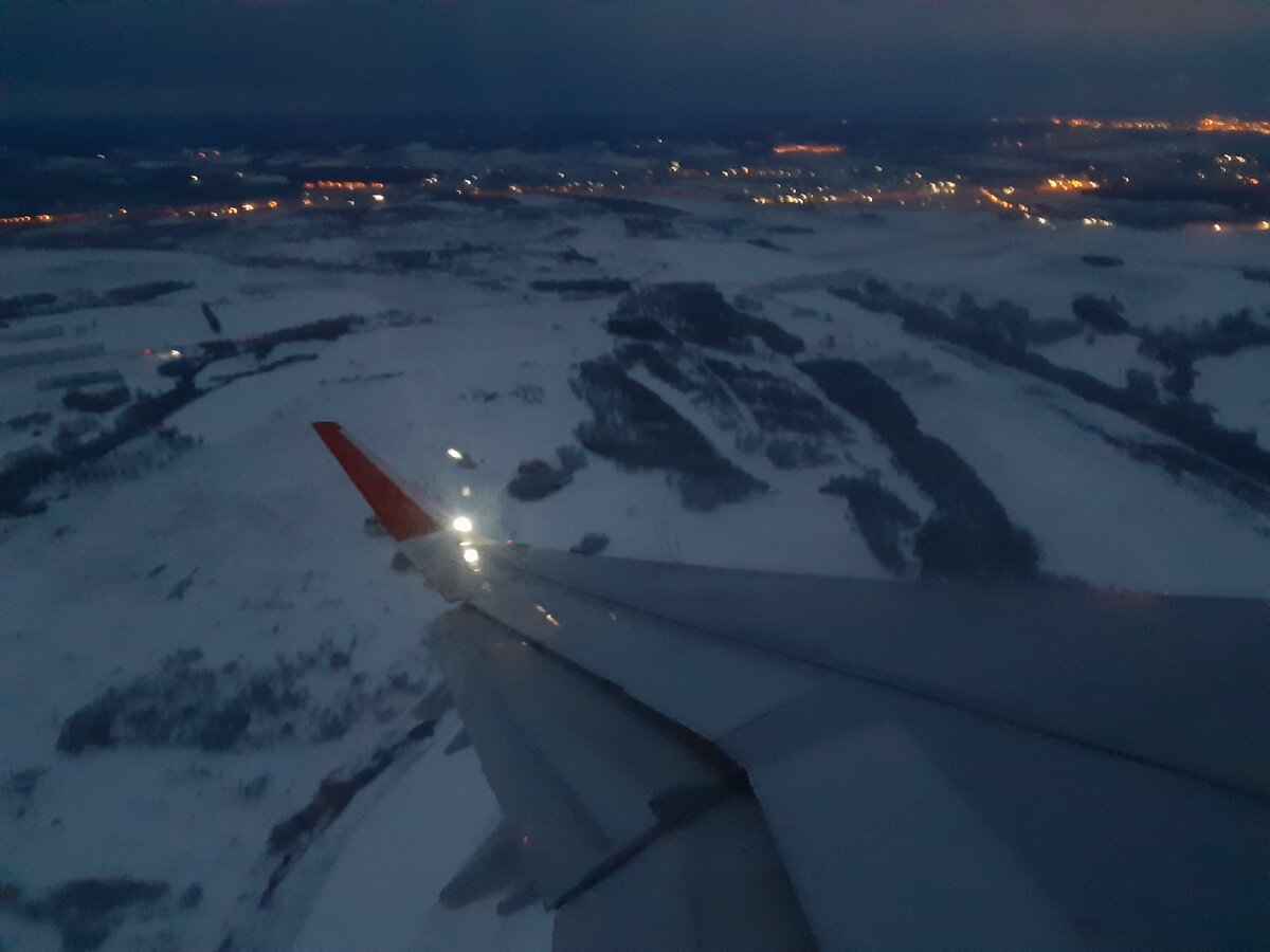 Вид с самолета на землю зимой