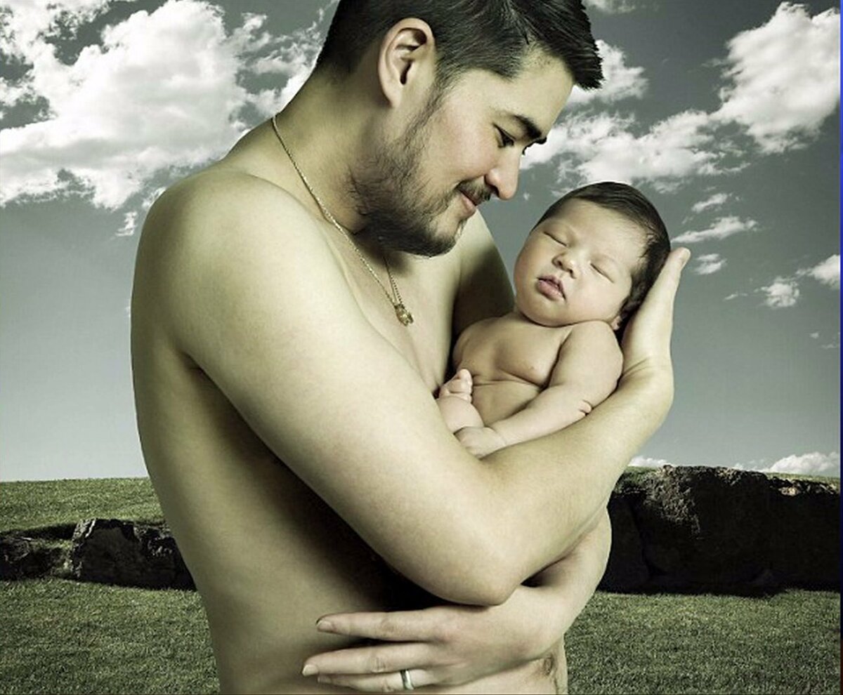Парень родил ребенка от девушки. Томас бити Thomas Beatie.