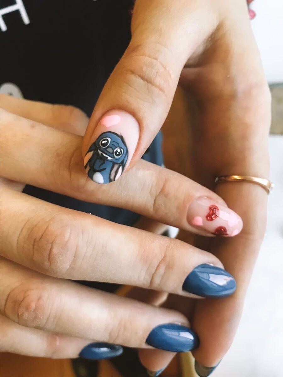 популярные оттенки маникюра. безопасность в маникюре. маникюр по цвету близкий к цвету кожи рук. какой маникюр безопасен. день мастера маникюра.