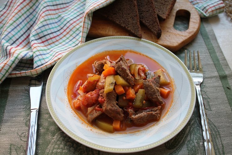 Азу с говядиной, картофелем и солеными огурцами рецепт – Татарская кухня: Основные блюда. «Еда»