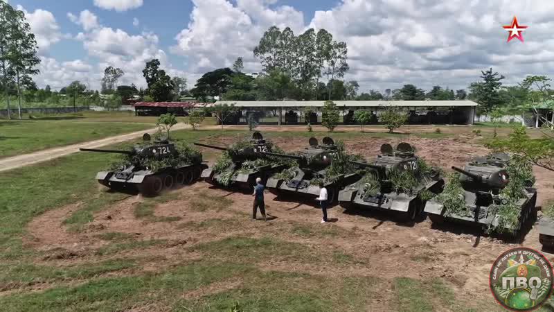 Лаос. Танки Т-34-85.