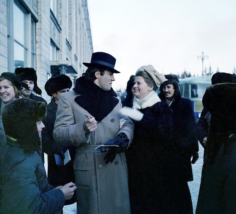 Друзья, давайте вместе вспомним на несколько минут этих людей и то время... Пусть на сердце сделается теплее!-8