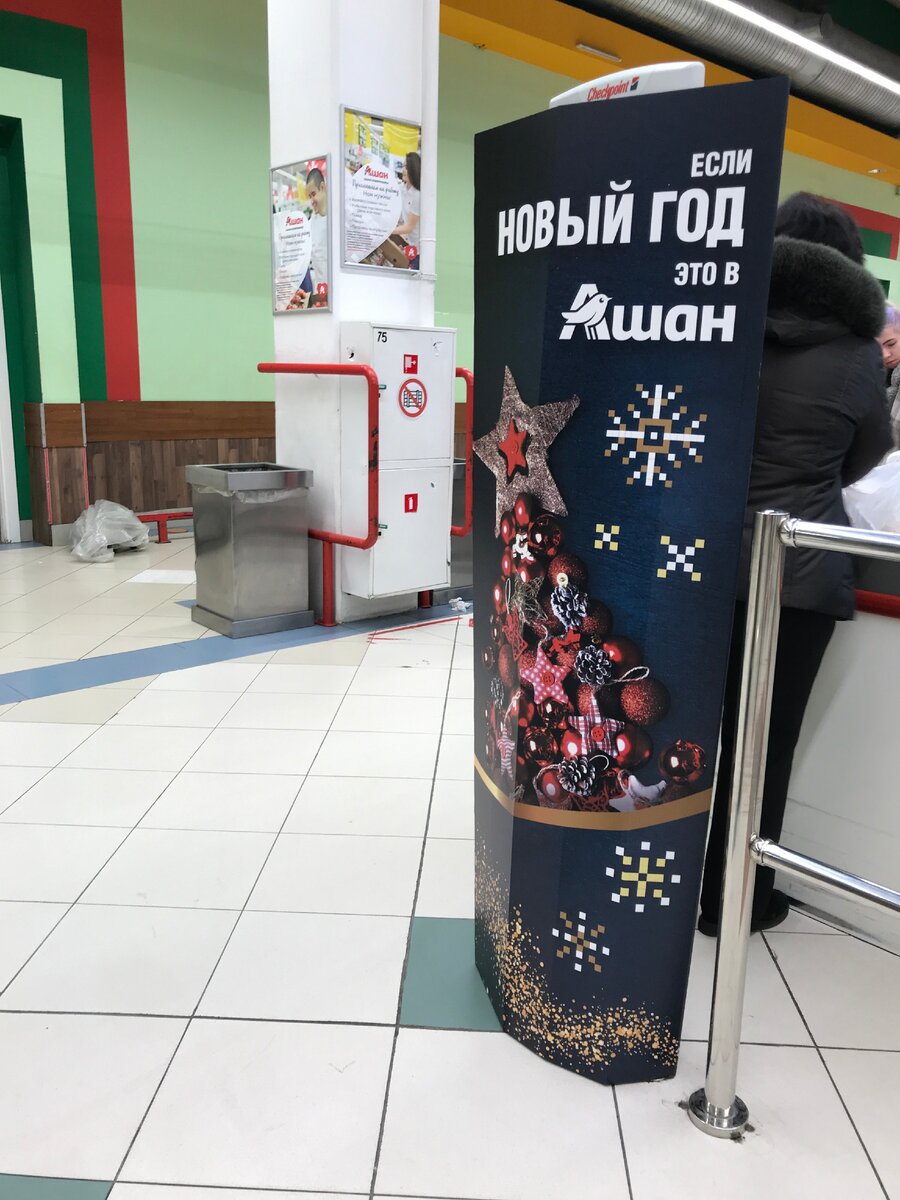 уже к новому году украшают
