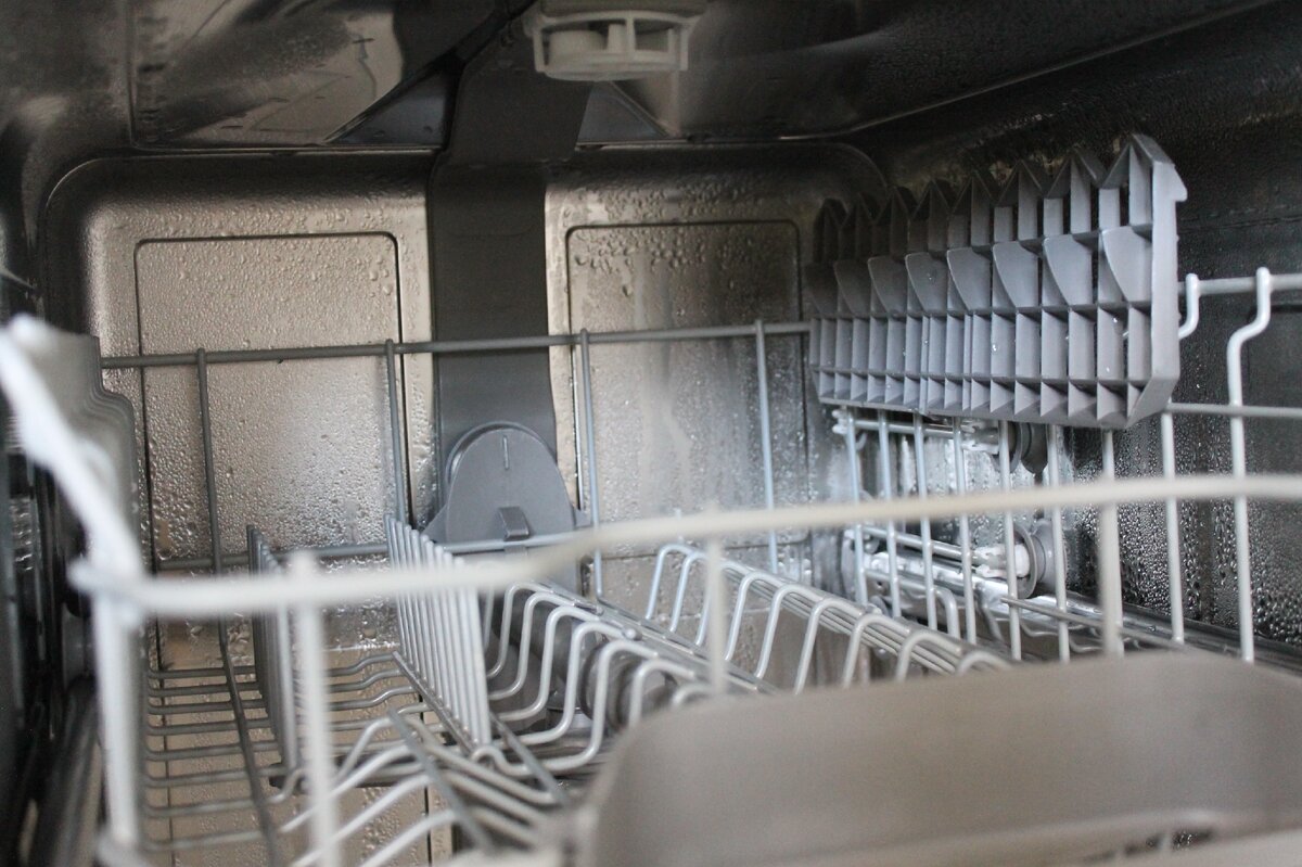 Капли воды (конденсат) сразу после процесса мойки. Листай ►►►